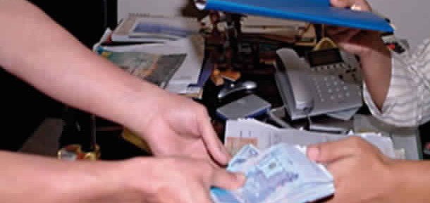 التحقيق مع مسؤولين أمنيين بتهم الارتشاء والتزوير واختلاس أموال عمومية