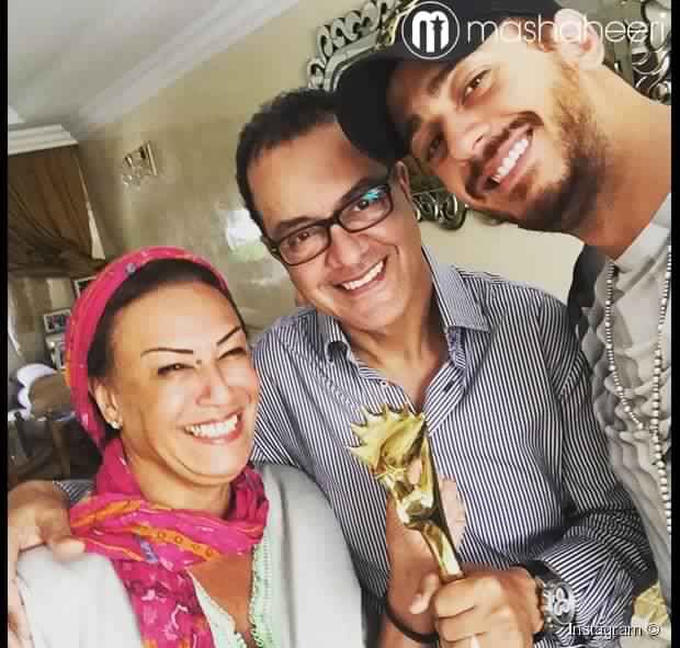 المغني المراكشي سعد المجرد يحتفل رفقة والديه بجائزة الموركس دور + البوم صور