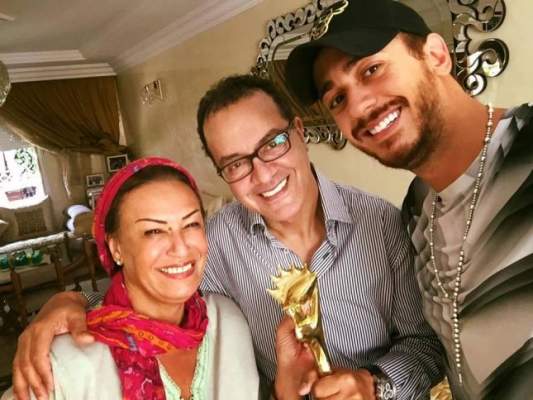الفنان المراكشي سعد المجرد لايفكر في الزواج حسب تصريح والدته الممثلة نزهة الركراكي