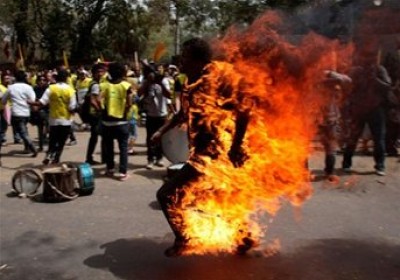إحراق 7 أشخاص أحياء بشبهة السحر في ملاوي