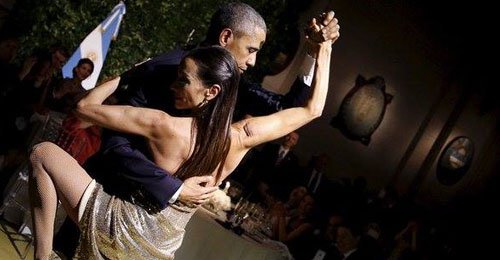 الفيديو..رقصة مثيرة لراقصة ارجنتينية مع  الرئيس الامريكي أوباما