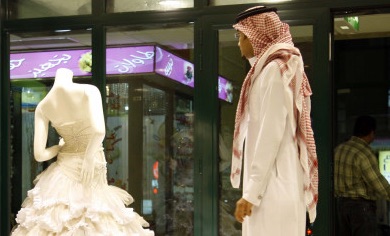 لماذا يفضّل الإماراتي الزواج من أجنبية؟