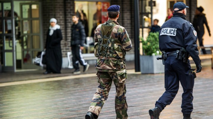 فرنسا ترحل مغربيين تبنيا الإسلام المتطرف