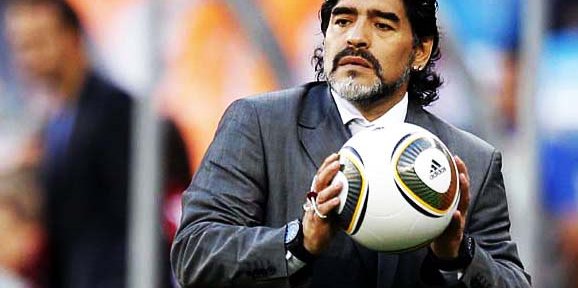 المدعي العام يوجه اتهامات ضد فريق مارادونا الطبي بالقتل العمد