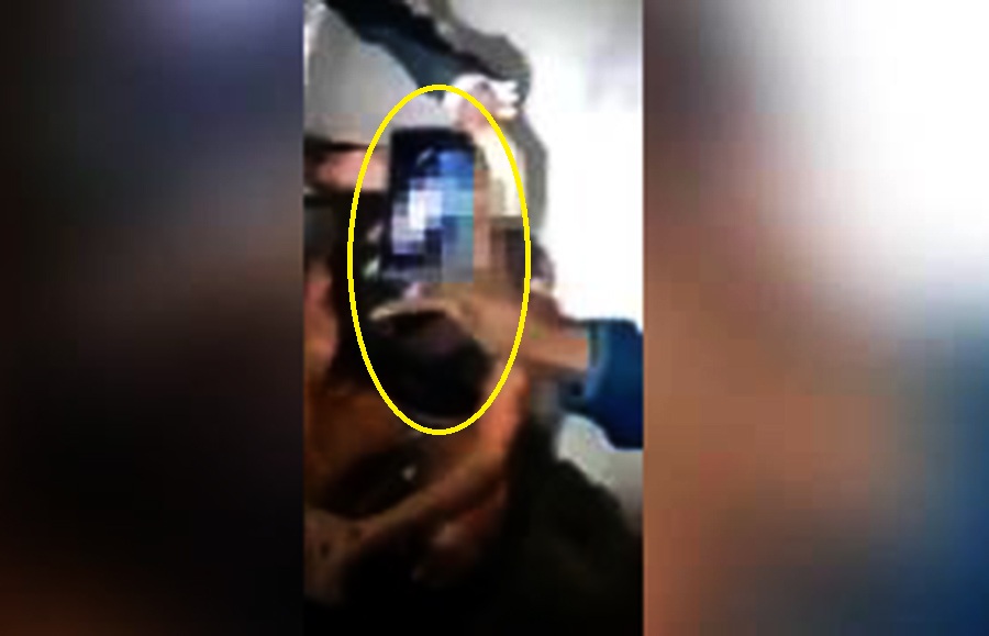 فيديو صادم..شخص يعمد على حلق شعر صديقته بعد خيانتها له
