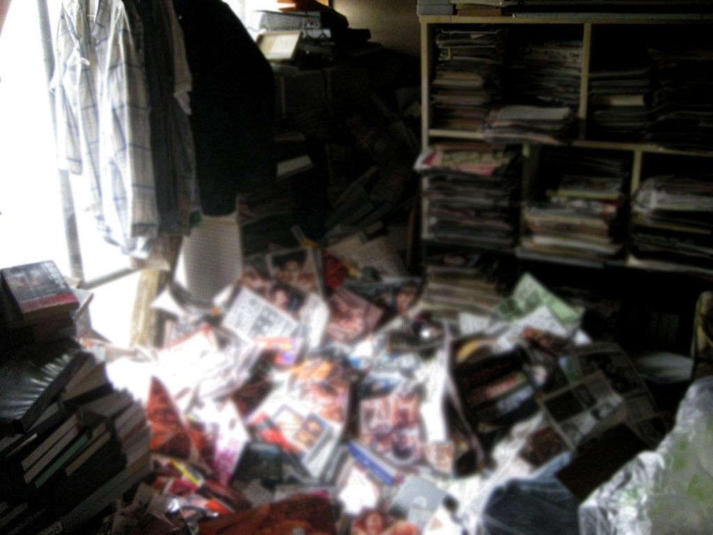 مكتبة من المجلات الإباحية تقتل صاحبها داخل شقته