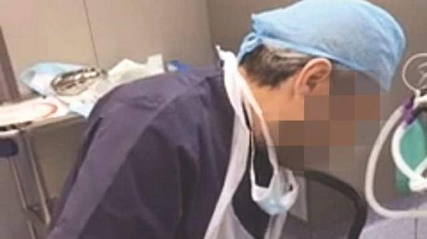 بالصور.. جراح ينشر فيديو فاضحا لمريضة أثناء عملية