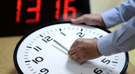 موعد العودة إلى العمل بالساعة القانونية في المغرب