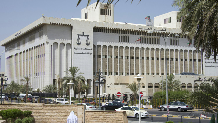 سجن 3 من أفراد العائلة المالكة في الكويت
