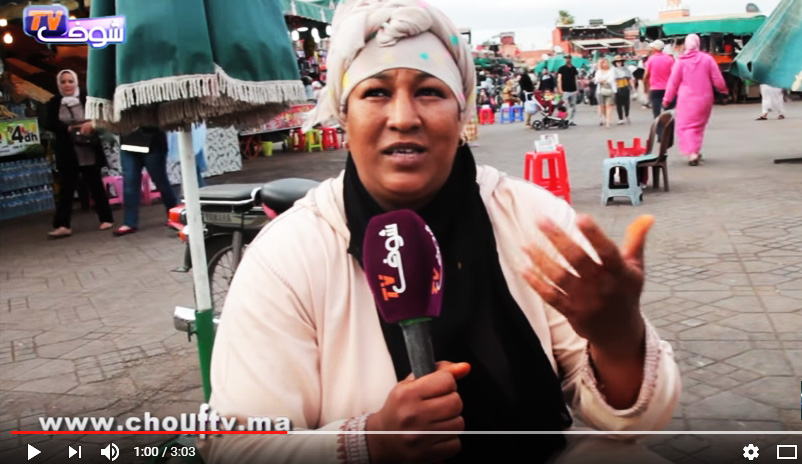 فيديو من قلب ساحة جامع لفنا..”نقاشات” يكشفن حقائق الحنة السوداء المثيرة للجدل