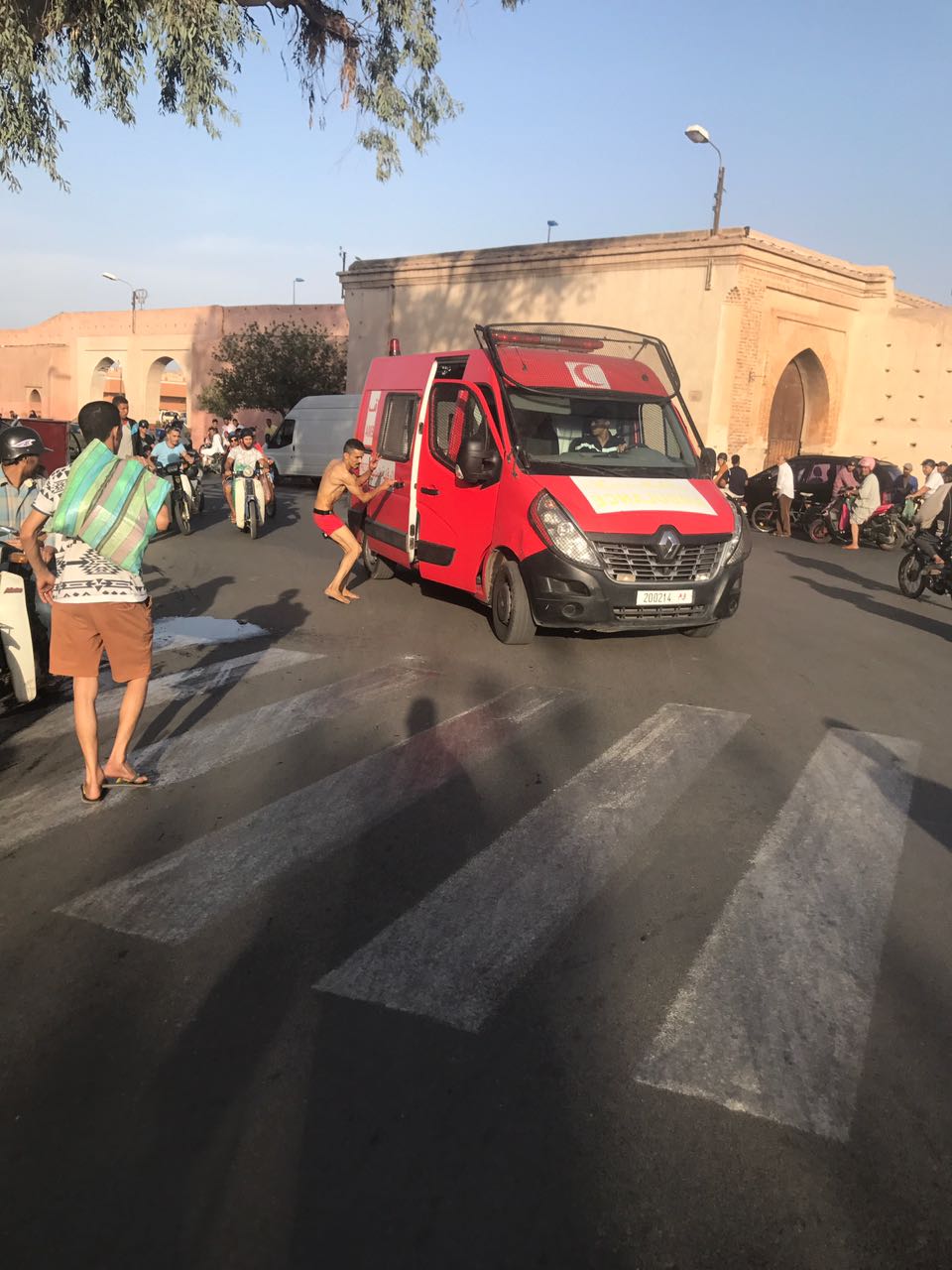 عاجل..شاب يضرم النار في جسده بمراكش المدينة و”مراكش الآن” تكشف السبب +صور