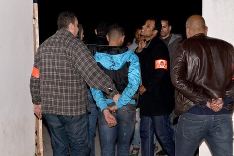 عناصر الشرطة القضائية تعتقل عصابة يتزعمها الملقب ب”الفرم” وتحجز 40 مخدر الشيرا والكيف ضواحي مراكش