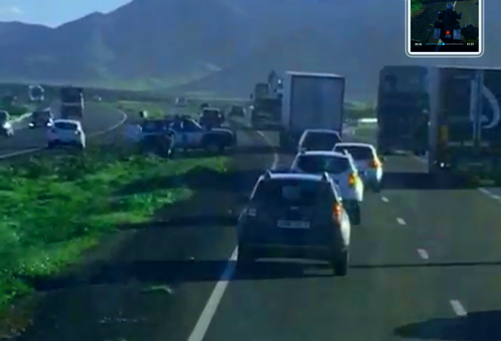 فيديو خطير.. سائق شاحنة متهور يهدد حياة السائقين بالطريق السيارة بمراكش