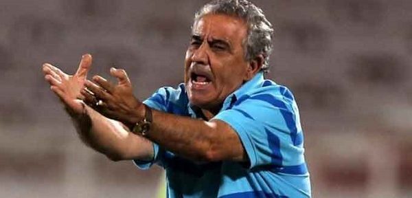 رسميا.. الرجاء البيضاوي يفك ارتباطه بمدربه البنزرتي بالتراضي