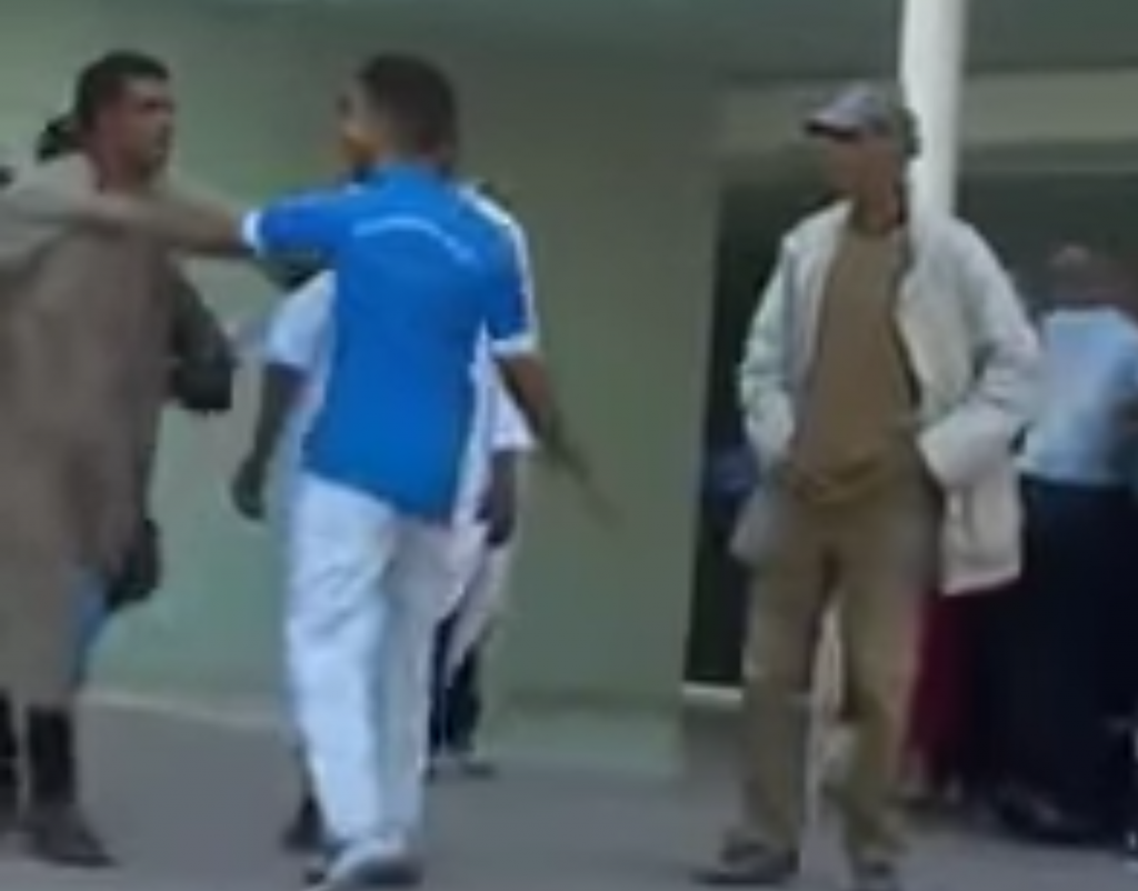 الفيديو الفضيحة.. حراس ومستخدمون يعتدون على المرضى بمستشفى الرازي بمراكش