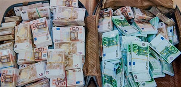 إدارة الجمارك: حجز 40 ألف أورو غير مصرح بها بميناء طنجة المتوسط