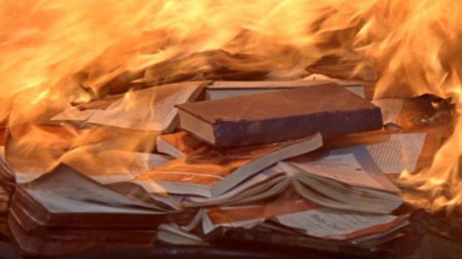 اندلاع حريق مهول داخل المعرض الدولي للكتاب