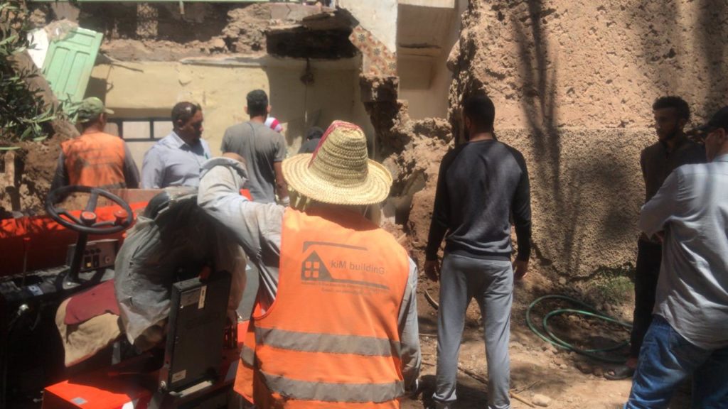 “مراكش الآن” تنفرد بنشر صور حادث انهيار منزل بمراكش الذي خلف قتيلا ومصابتين