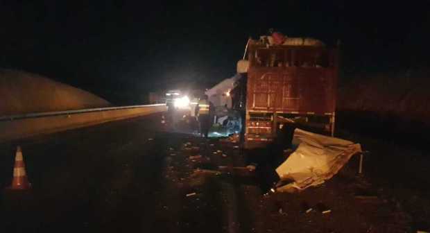 إصابة اسباني بجروح في حادث اصطدام شاحنتين بالطريق السيار الرابط بين مراكش واكادير