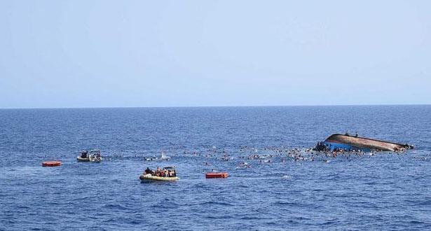 ثلاثة قتلى وعشرات المفقودين في غرق قارب في المتوسط