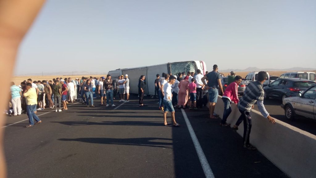 عاجل.. إنقلاب حافلة بمنطقة سيدي بوعثمان يستنفر السلطات المحلية بالرحامنة ومراكش +صور