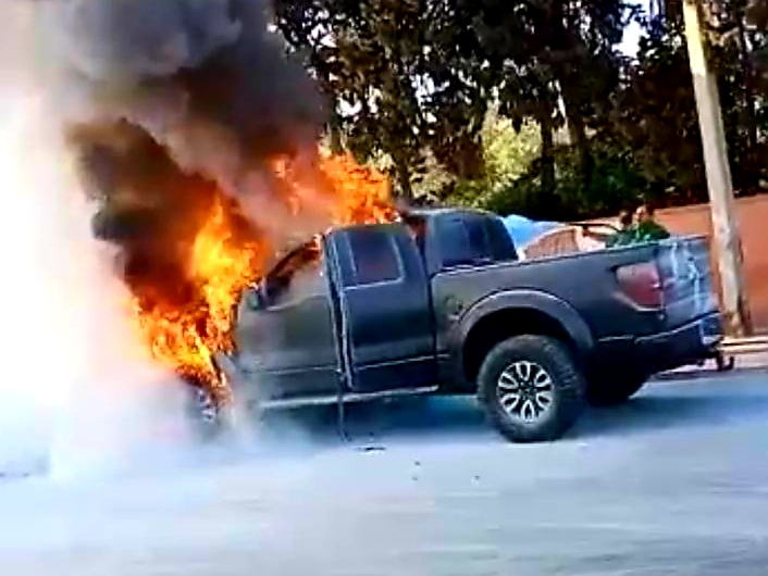 فيديو مثير.. حريق مهول يأتي على سيارة فاهرة بدوار التونسي بمراكش