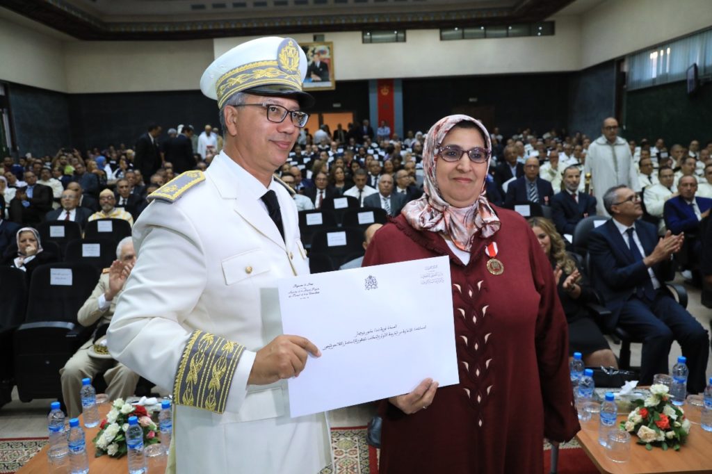 فيديو.. لحلو والي مراكش يشرف على توشيح اطر بأوسمة ملكية بمناسبة الذكرى العشرين لعيد العرش