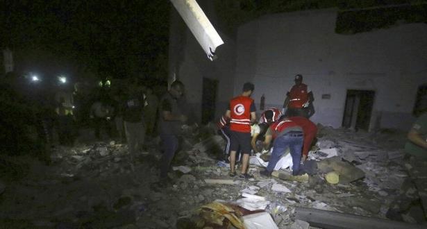 قنصلية المغرب بتونس تتابع احتمال وجود مغاربة ضمن ضحايا قصف مركز للهجرة بليبيا