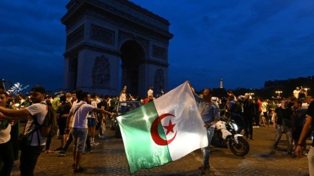 مقتل امرأة وأعمال شغب بفرنسا أثناء احتفالات جزائريين بالتأهل لنصف نهائي كأس الأمم الأفريقية