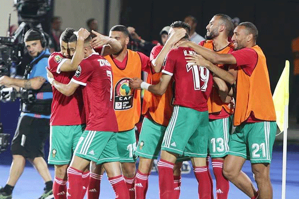 فنان مصري كبير يرشح المنتخب المغربي للعب المباراة النهائية للكان