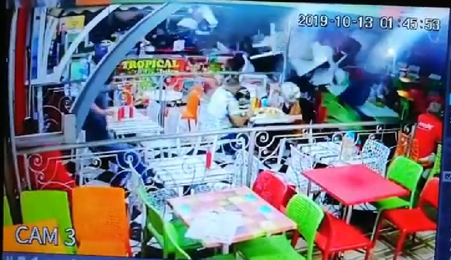 فيديو صادم.. لحظة اقتحام سيارة يقودها مخمور محلا للمؤكولات بحي السملالية بمراكش