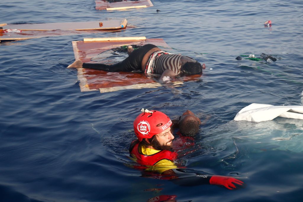 ارتفاع حصيلة ضحايا غرق قارب “حراكة” بالسواحل الموريتانية إلى 63 قتيلا