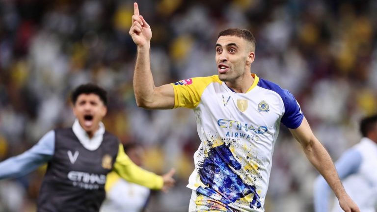 عبدالرزاق حمدالله يقترب من فريق أستون فيلا بالدوري ...