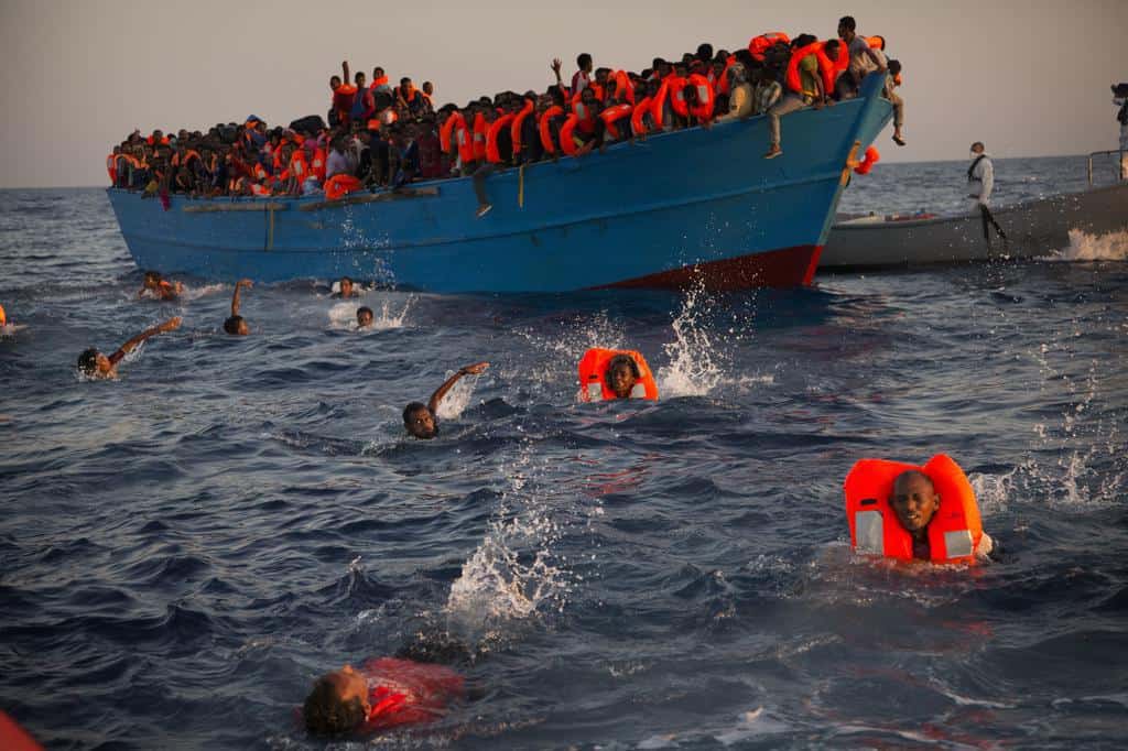 مصرع 44 مهاجرا كانوا على متن قارب للهجرة السرية بسواحل بوجدور