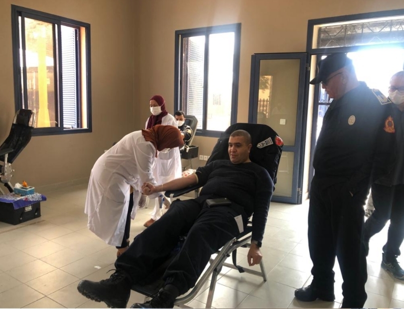 عناصر ولاية امن مراكش ينخرطون في حملة للتبرع بالدم للحد من تداعيات فيروس كورونا +صور