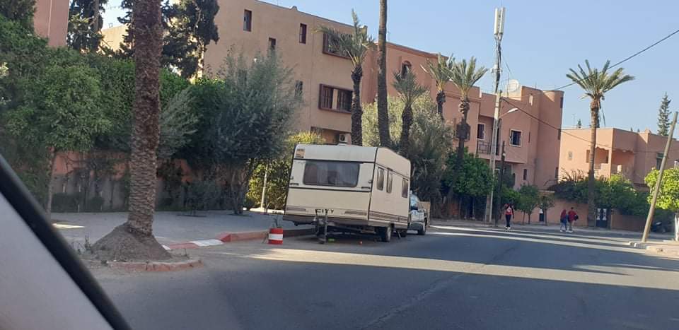 عربة سياحية مهجورة بحي اسيف تستنفر سلطات مراكش +صور