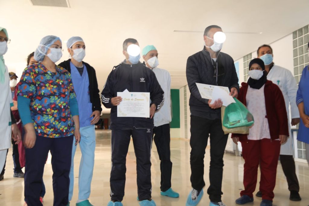 عاجل وبالصور.. مغادرة شخصين لمستشفى الرازي بمراكش بعد تماثلهما للعلاج من فيروس كورونا