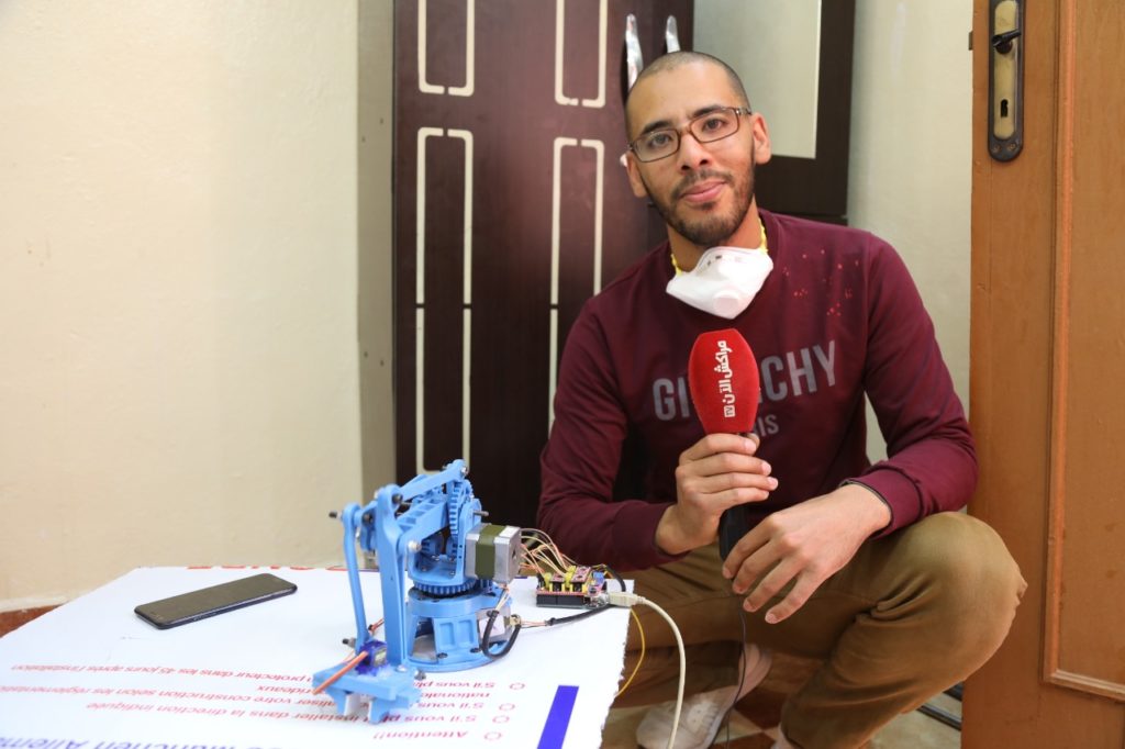 فيديو.. شاب مراكشي مخترع ابتكر “روبوت” للاستعمال الطبي لمواجهة فيروس كورونا