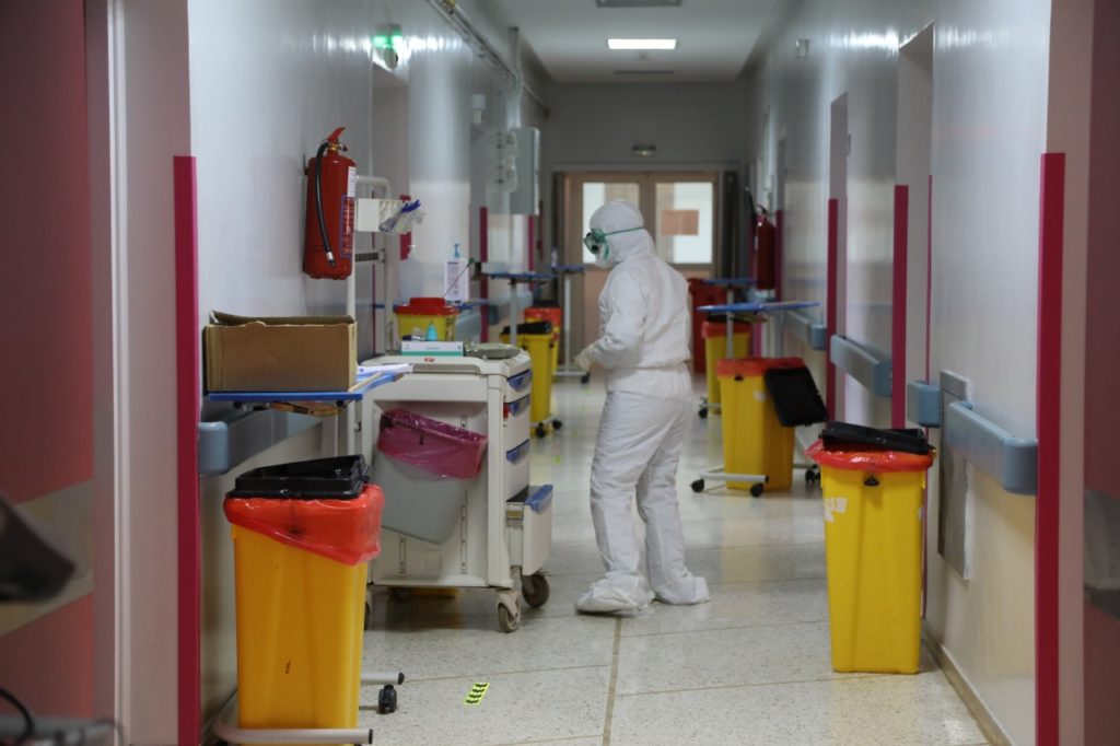 نقل سيدتين من بلدية آيت أورير إلى المستشفى الاقليمي بعد الاشتباه في إصابتهما بفيروس كورونا