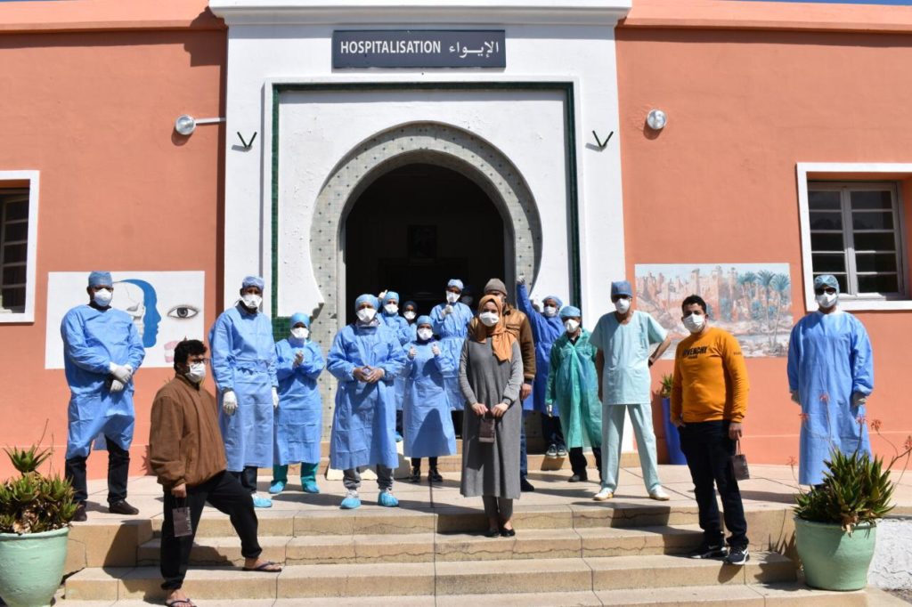 بالصور.. خمسة مصابين بفيروس كورونا يغادرون مستشفى الانطاكي بمراكش