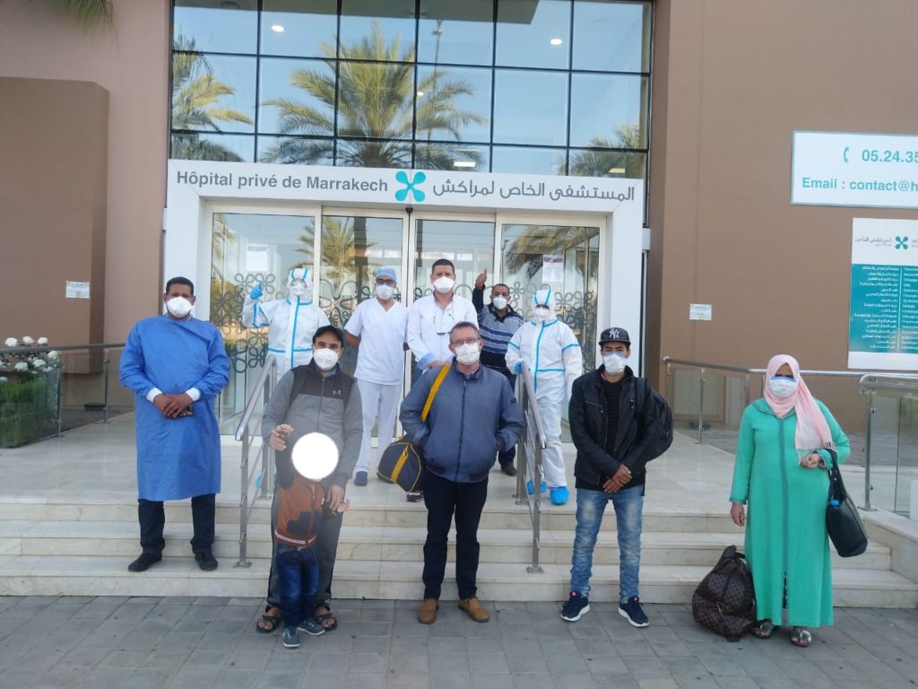 خمسة اشخاص يغادرون المستشفى الخاص لمراكش بعد تعافيهم من فيروس كورونا +صور