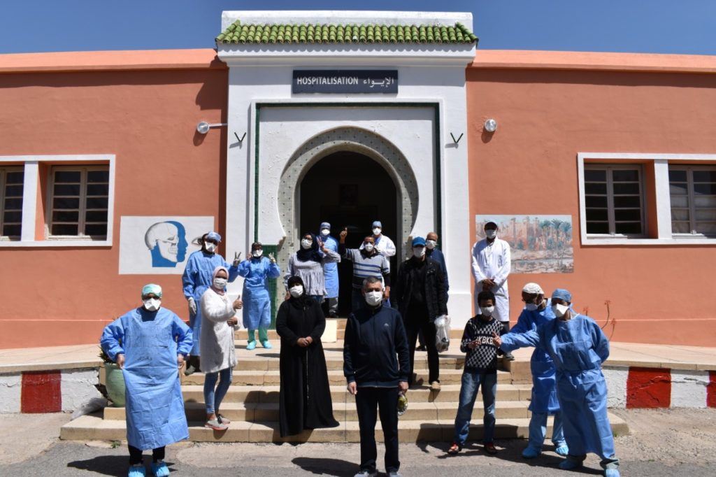 بعد رحلة علاج من العدوى.. ثمانية مصابين يغادرون مستشفى الانطاكي بمراكش +صور