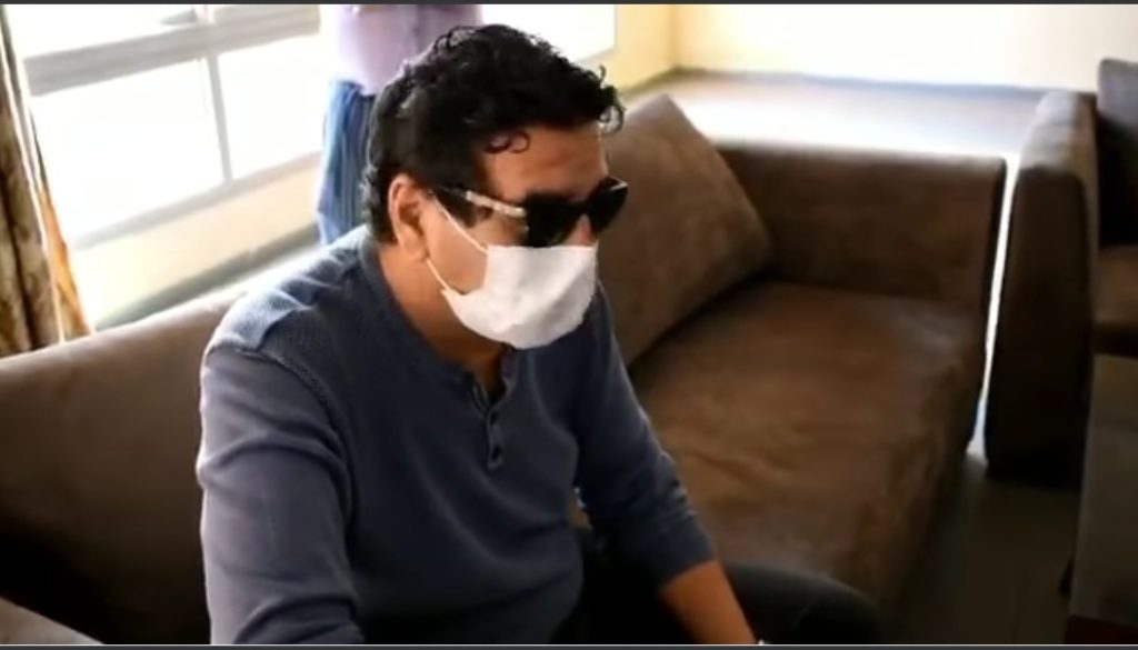 بالدموع.. مراكش يكشف تفاصيل اصابته بعدوى الفيروس التي اودت بوالدته +فيديو مثير