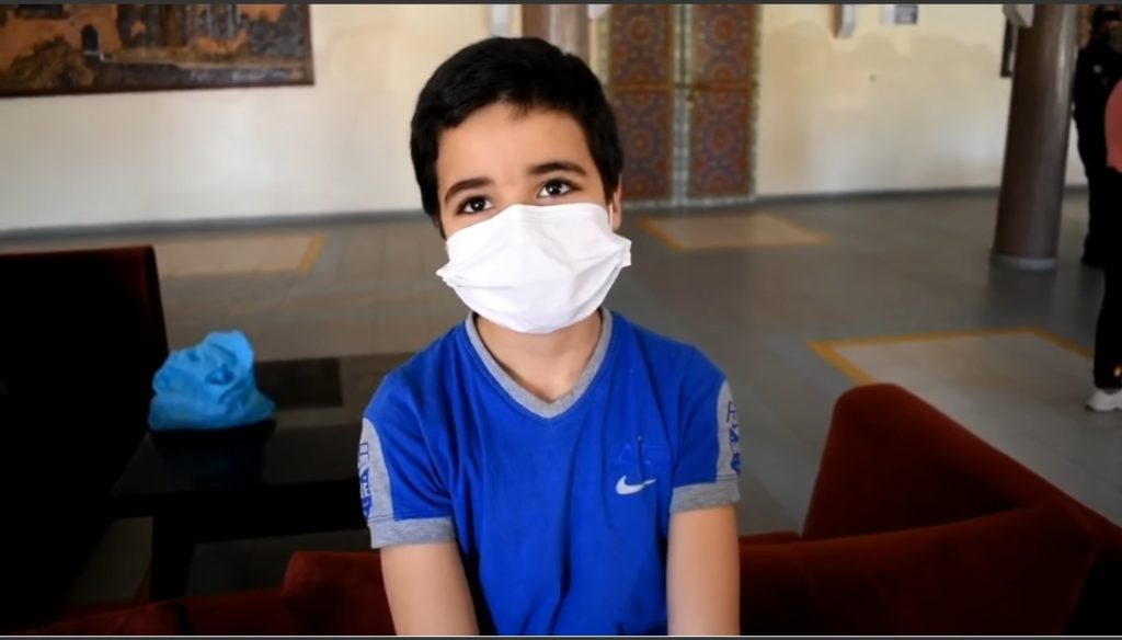 فيديو.. اطفال صغار يهزمون فيروس كورونا ويغادرون مستشفى مراكش