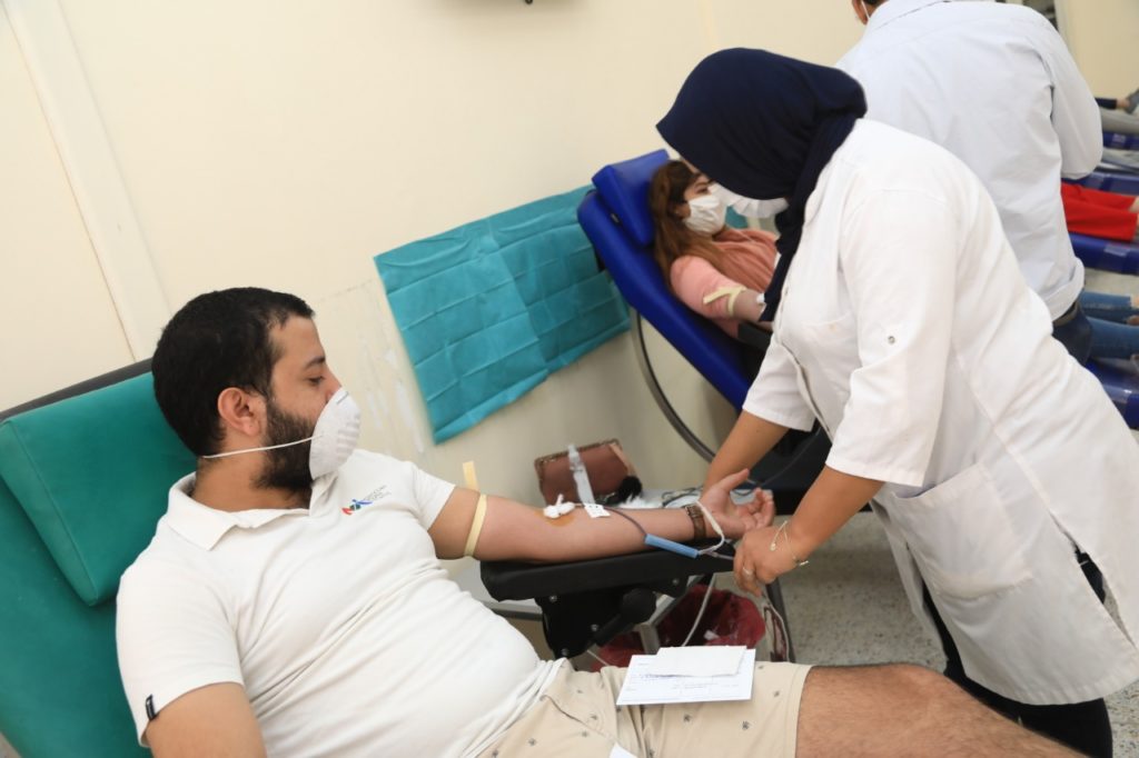 جمعيات مدنية تنظم حملة للتبرع بالدم بالمركز الجهوي لتحاقن الدم بمراكش +صور