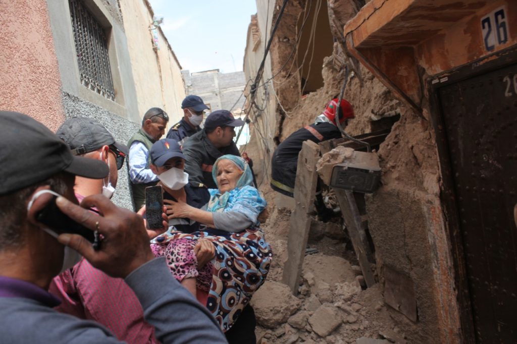 نجاة سيدة مسنة وابنتها جراء انهيار منزلهما بباب تاغزوت بمراكش +صور