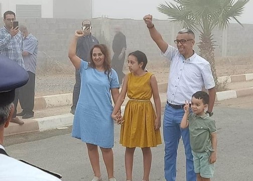 الصحفي المهداوي يعانق الحرية بعد ثلاث سنوات من الاعتقال
