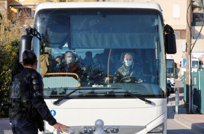 فرنسا – وفاة سائق حافلة دماغياً ضربه ركاب رفضوا ارتداء الكمامات