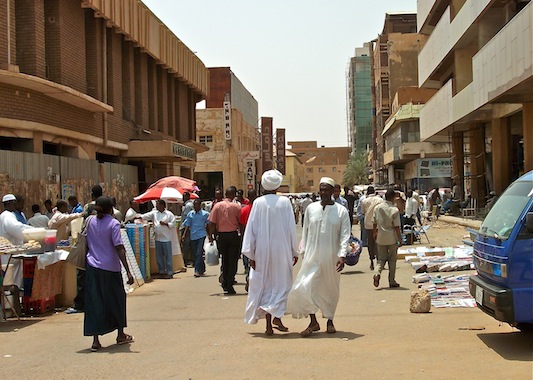 شطب الخرطوم من قائمة الدول الراعية للإرهاب وآمال كبيرة في الشارع السوداني.