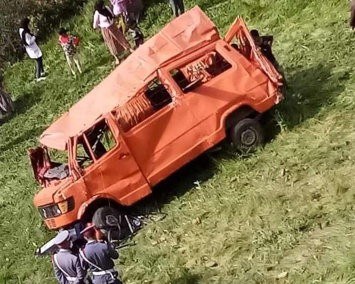 مصرع فتاة وإصابة 16 راكبا ضمنهم ثلاثة حالتهم حرجة في حادثة سير بإقليم وزان